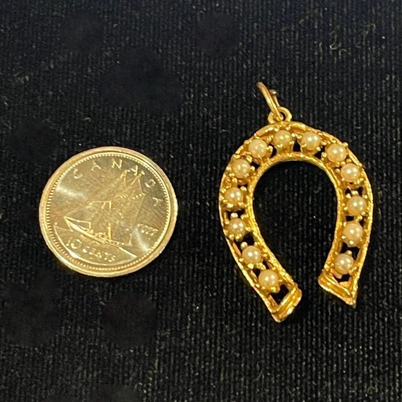 ✨Unique 18k Solid Gold Horseshoe Pendant with Seed Pearls - Picture 3 of 3